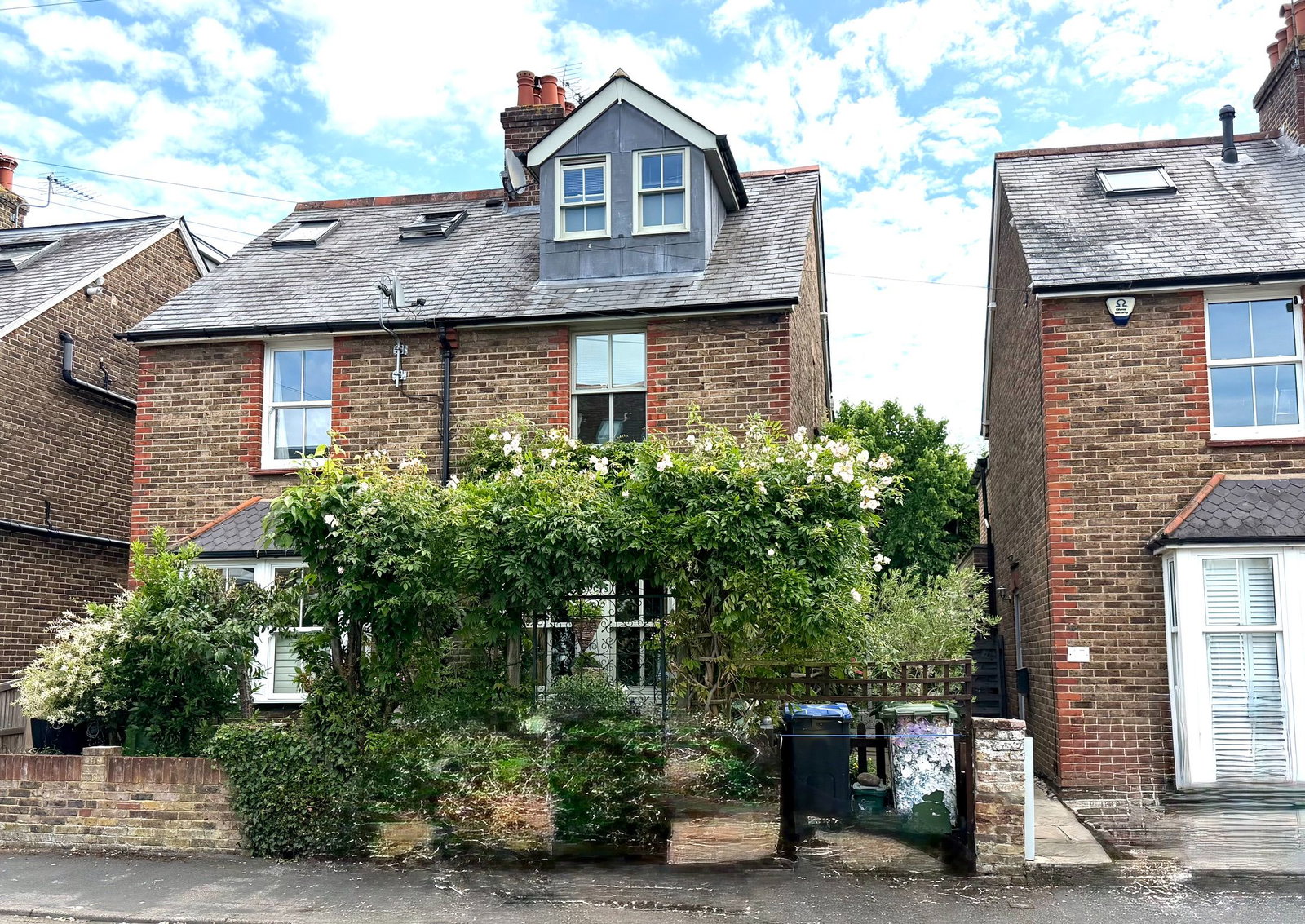 Semi Detached House in Cobham