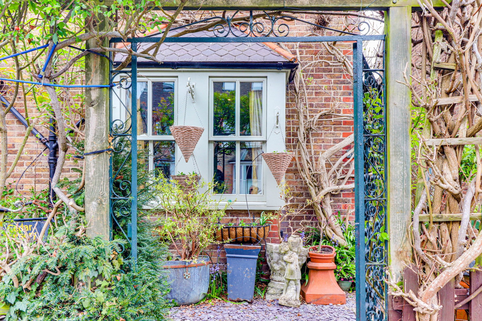 Semi Detached House in Cobham