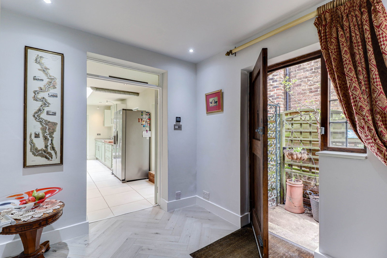 Semi Detached House in Cobham