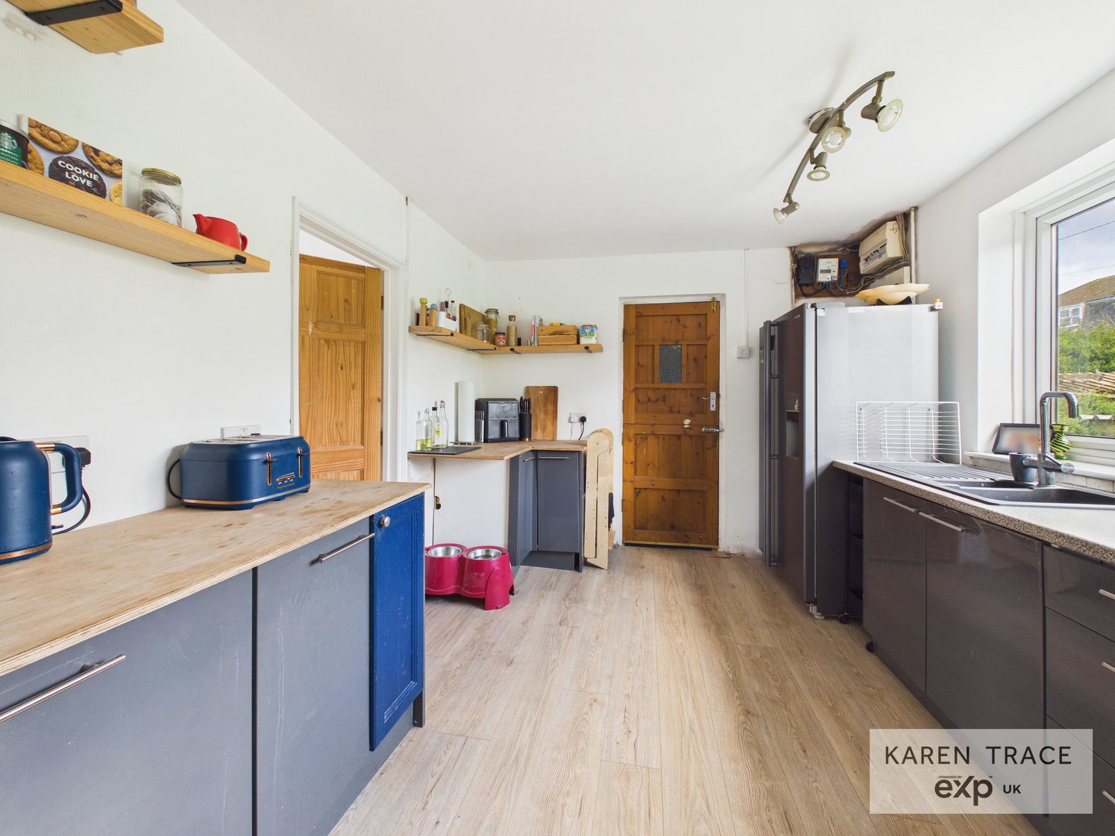 Semi Detached House in Par