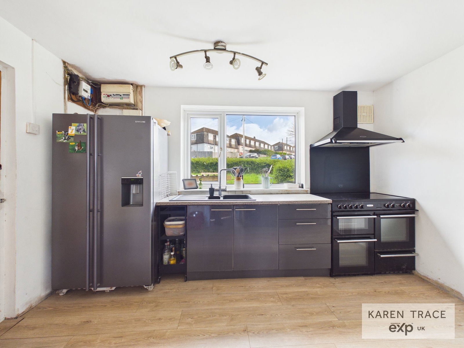 Semi Detached House in Par