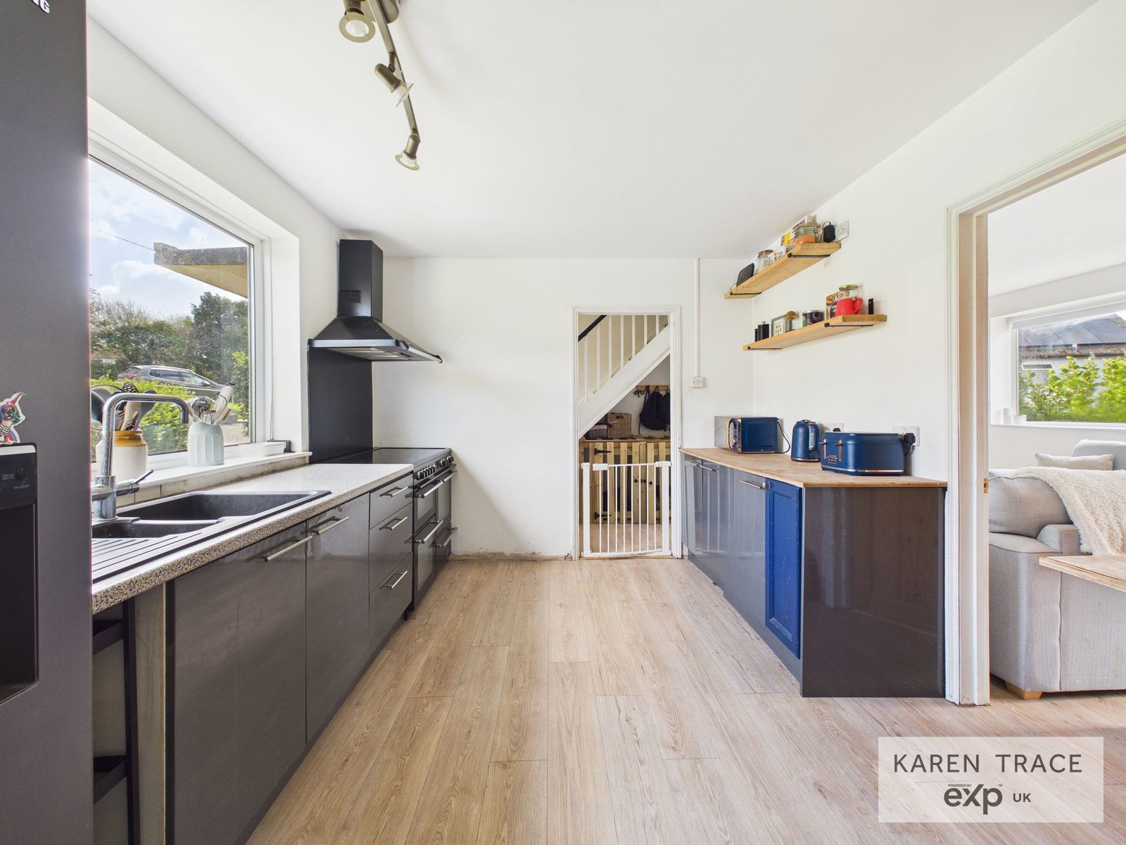 Semi Detached House in Par