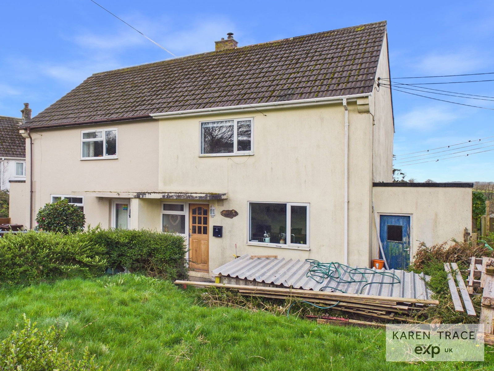 Semi Detached House in Par