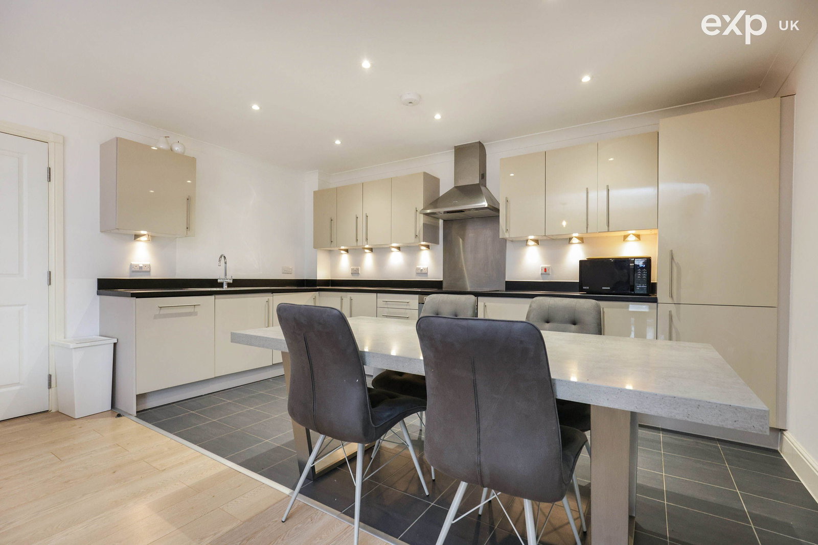 Flat in Warwick