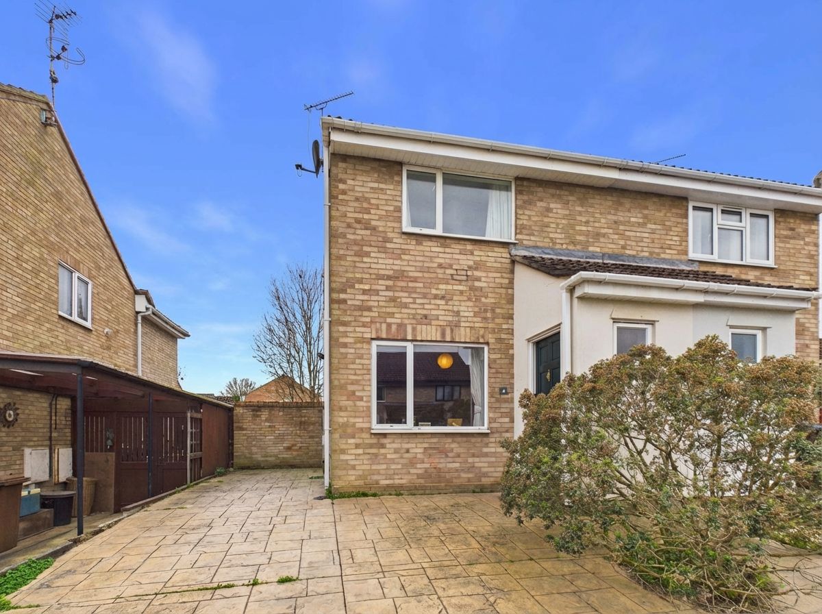 Semi Detached House for sale in Ipswich, Ludbrook Close, Needham Market, 721 m²