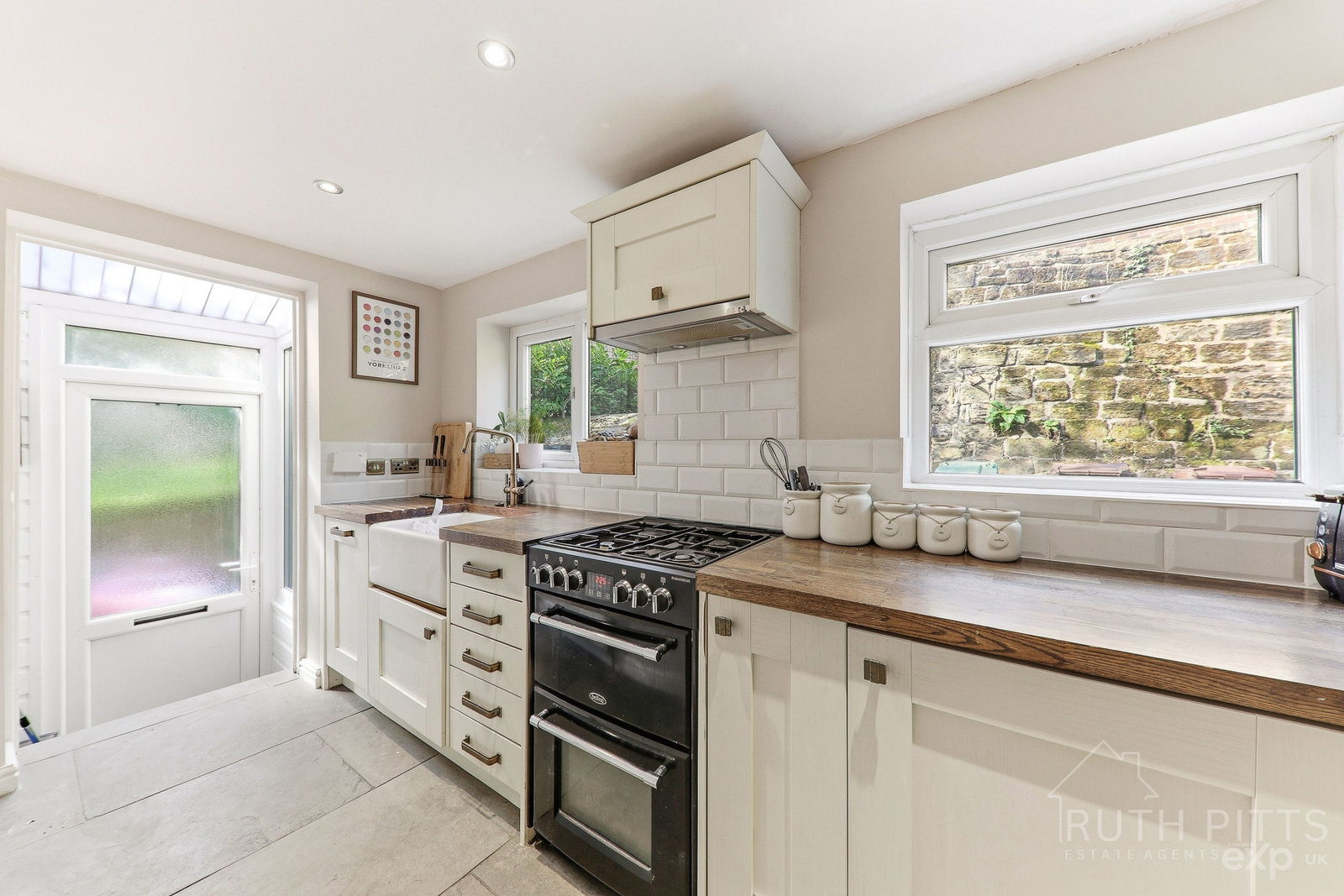 Semi Detached House in Wakefield