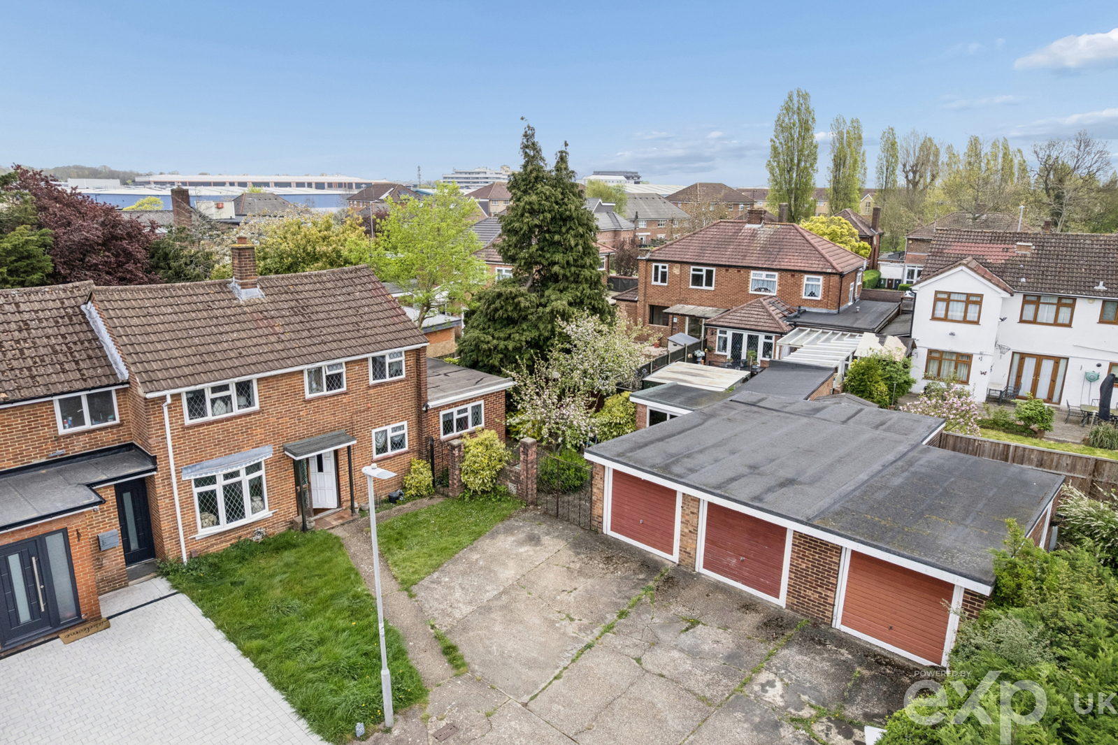 Semi Detached House in Borehamwood