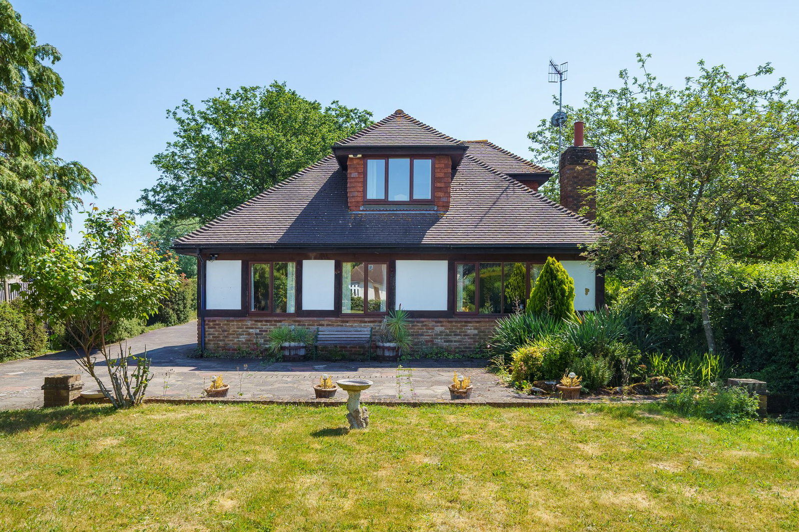 Detached House in Lingfield