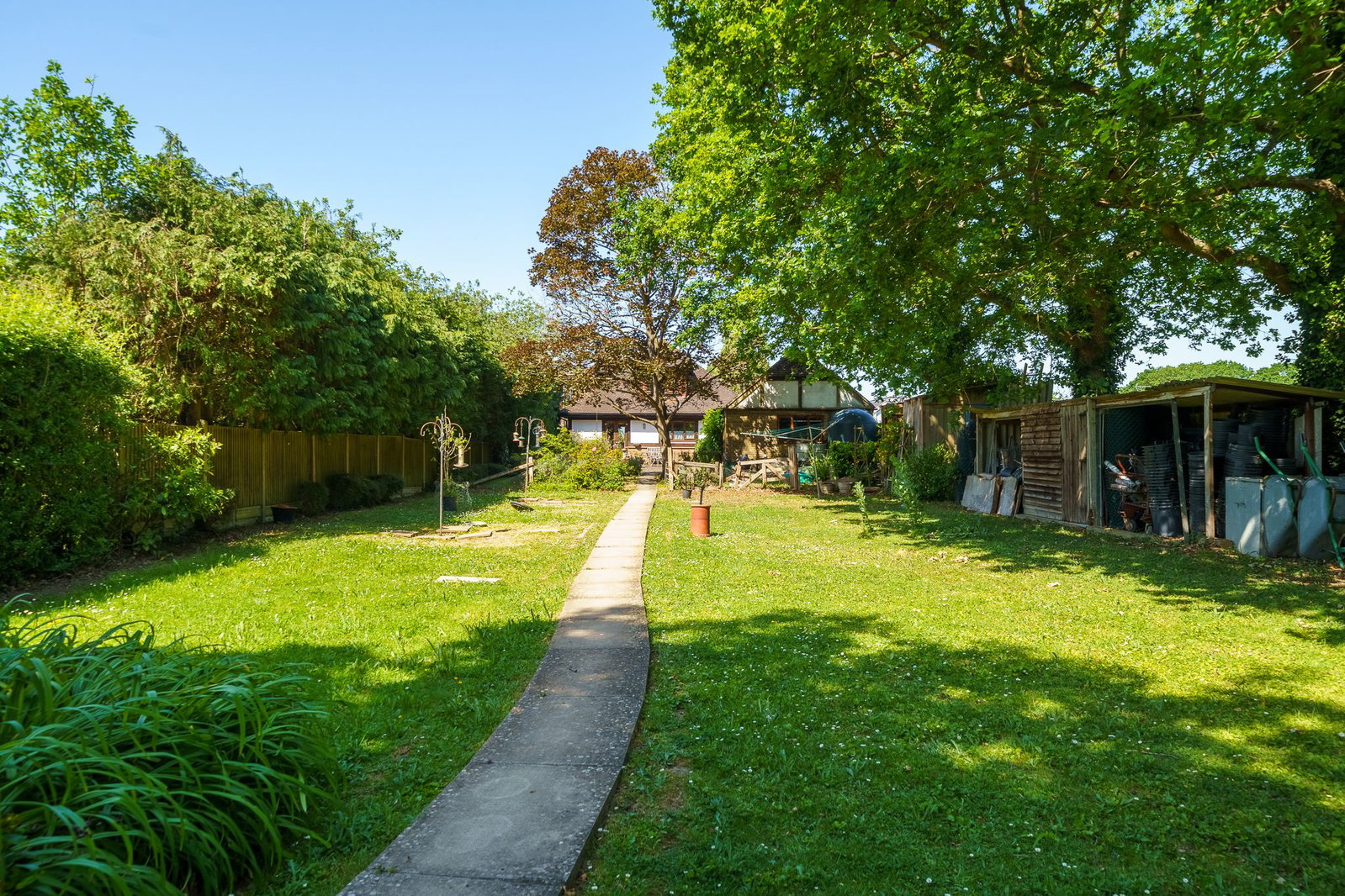 Detached House in Lingfield