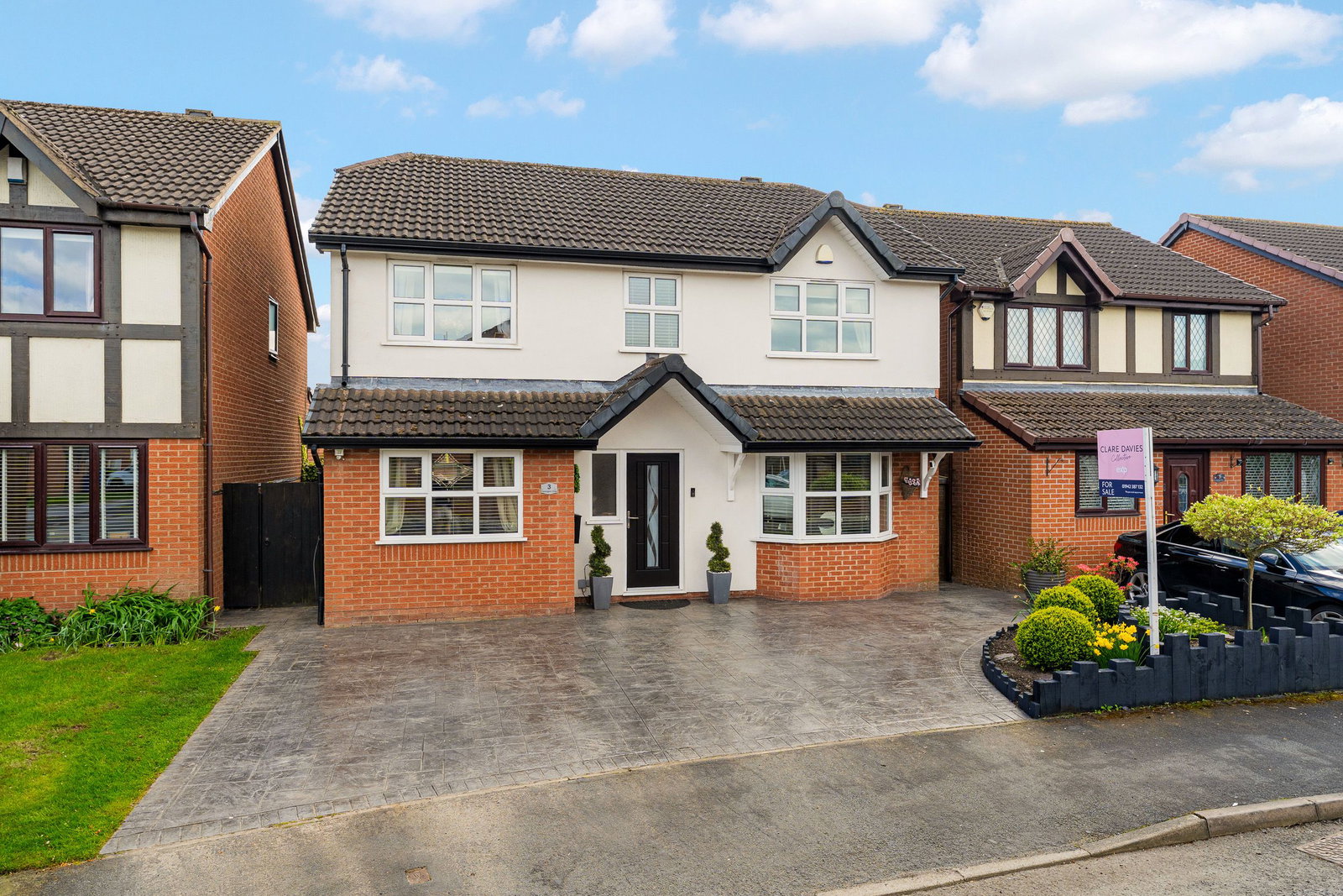 Detached House in Leigh