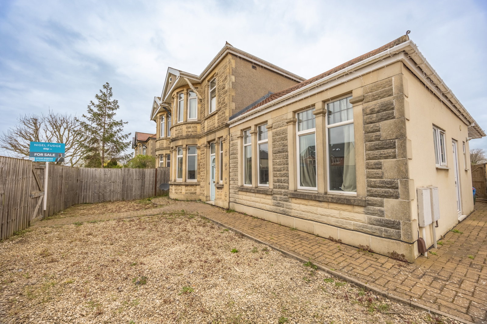 Semi Detached House for sale in Bristol, Bath Road & Annexe, Keynsham, Bristol, BS31 1TD, 2252 m²