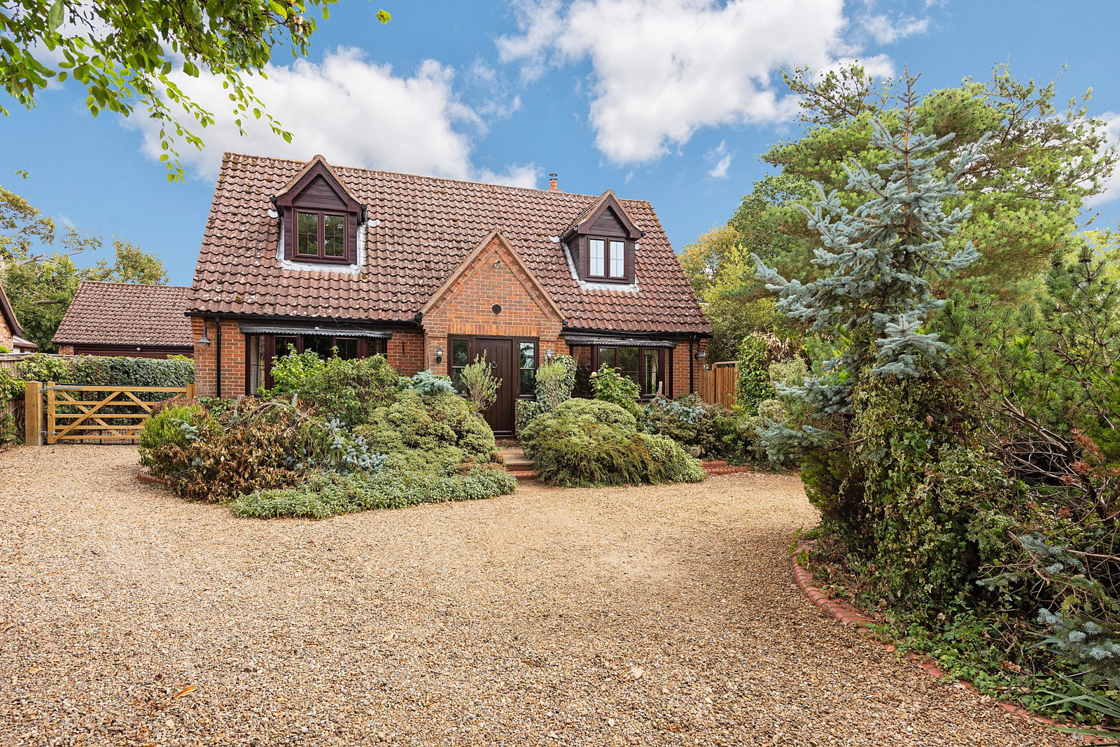 Detached House for sale in Downham Market, London Road, Downham Market, SAT NAV PE38 9AT, 3326 m²