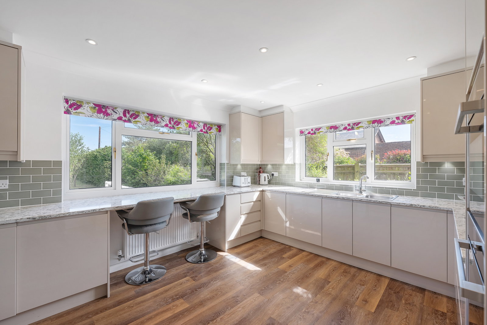 Detached House for sale in Leatherhead, Effingham, Leatherhead, KT24, 2930 m²