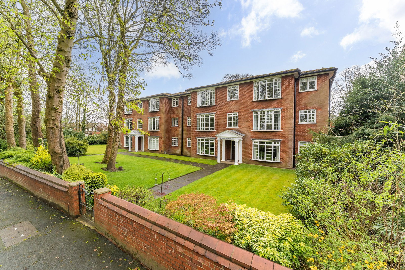 Apartment in Leigh