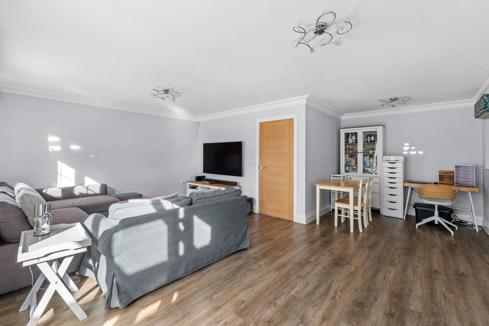 Detached House for sale in Tadworth, Anmer Close, Tadworth, Surrey, KT20 5FF, 1567 m²
