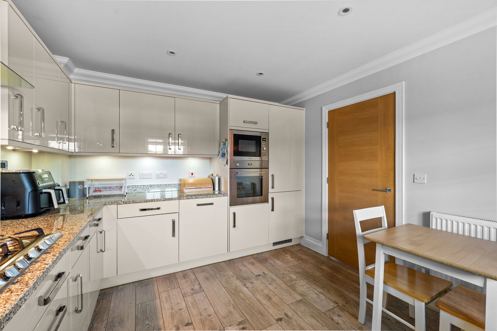 Detached House for sale in Tadworth, Anmer Close, Tadworth, Surrey, KT20 5FF, 1567 m²
