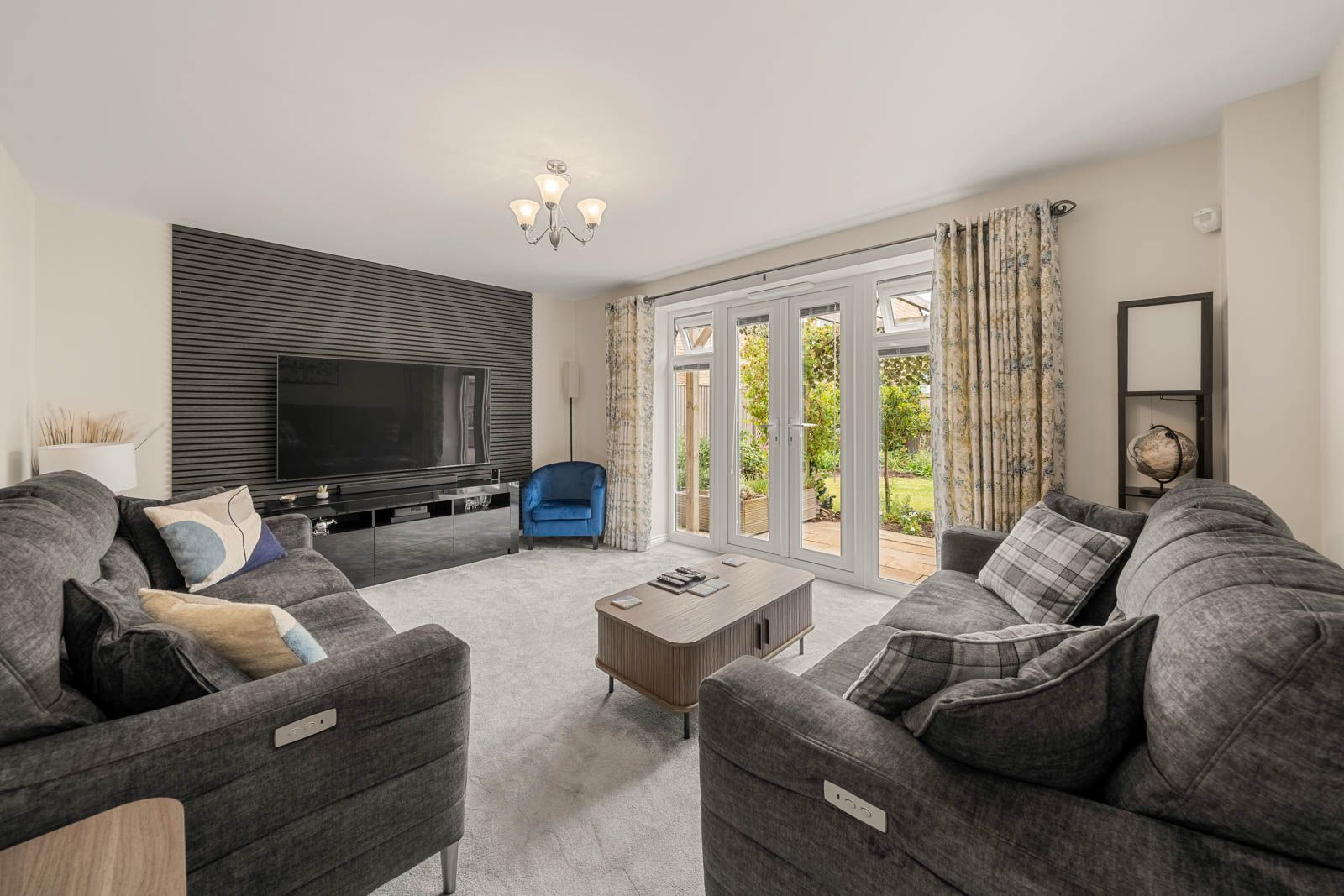 Detached House in Huddersfield