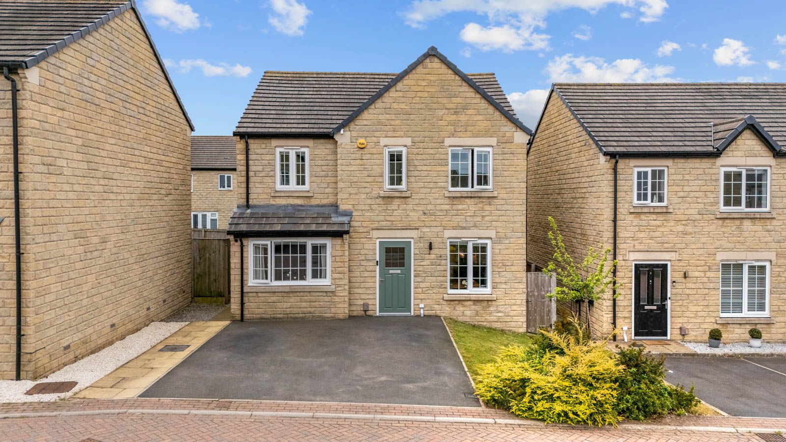 Detached House in Huddersfield
