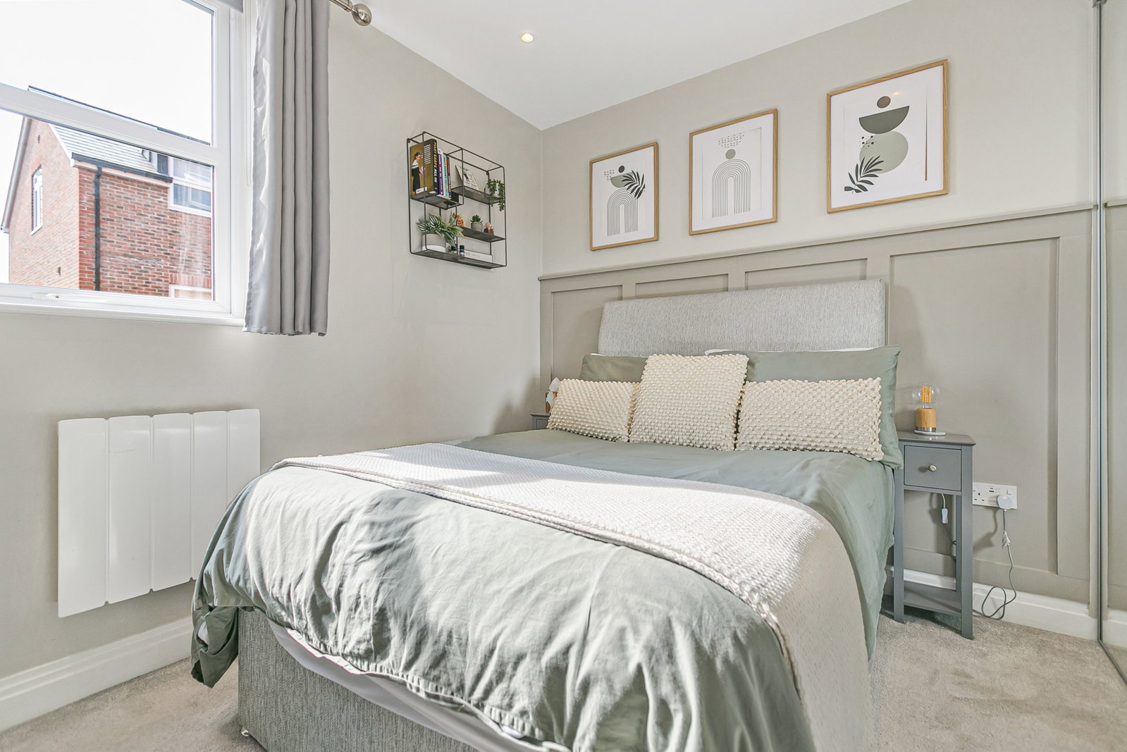 Apartment for sale in Chertsey, Guildford Road, Chertsey, Surrey, KT16 9AY, 391 m²