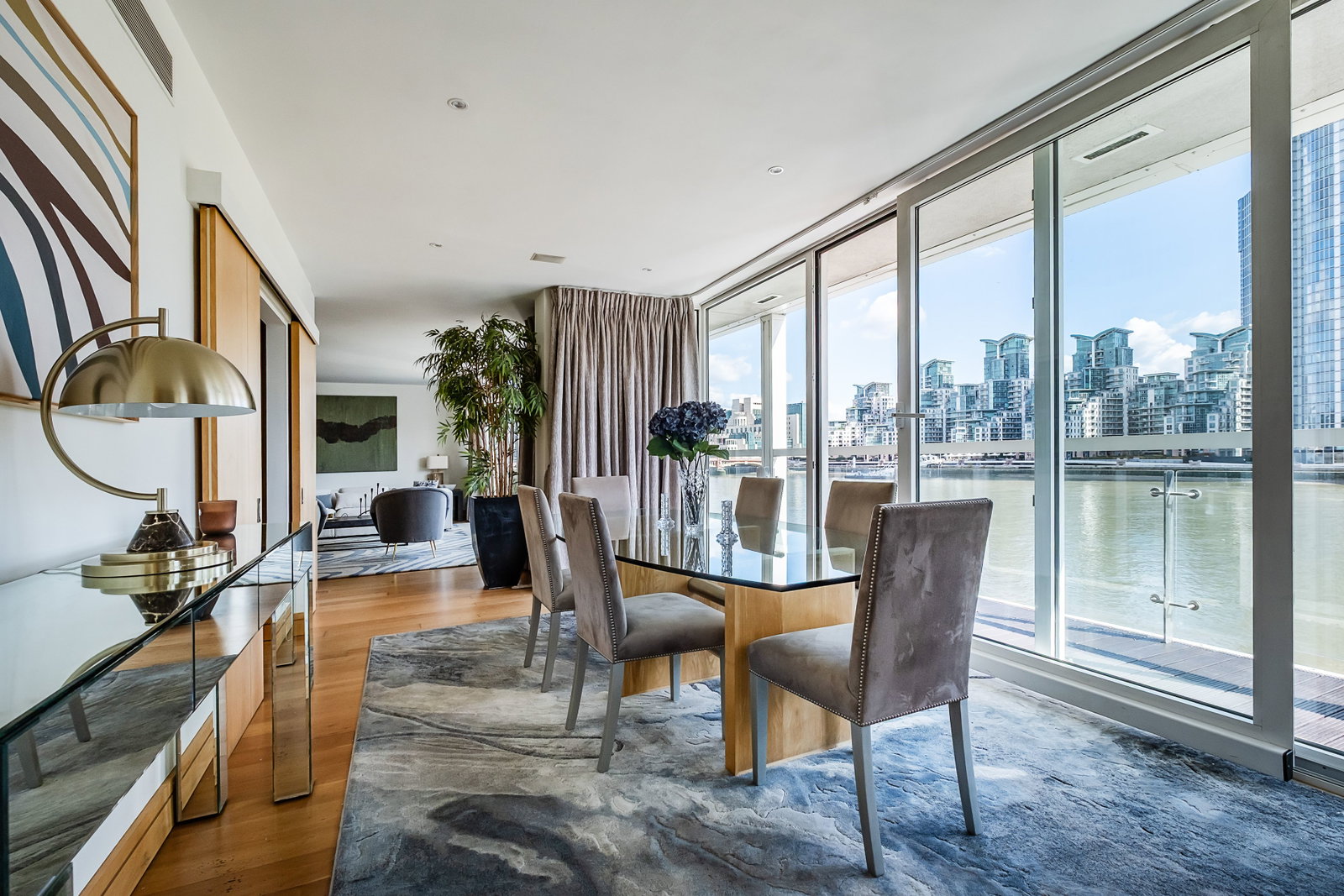 Flat for sale in London, Grosvenor Road, London, SW1V, 1886 m²