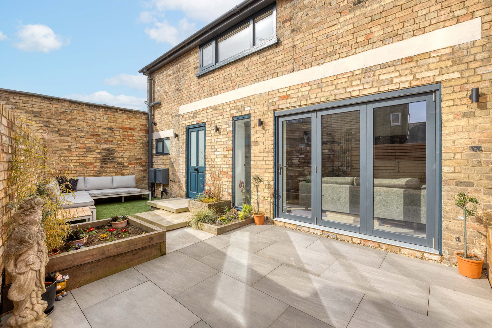 Detached House for sale in Biggleswade, Market Square, Biggleswade, SG18 8AP