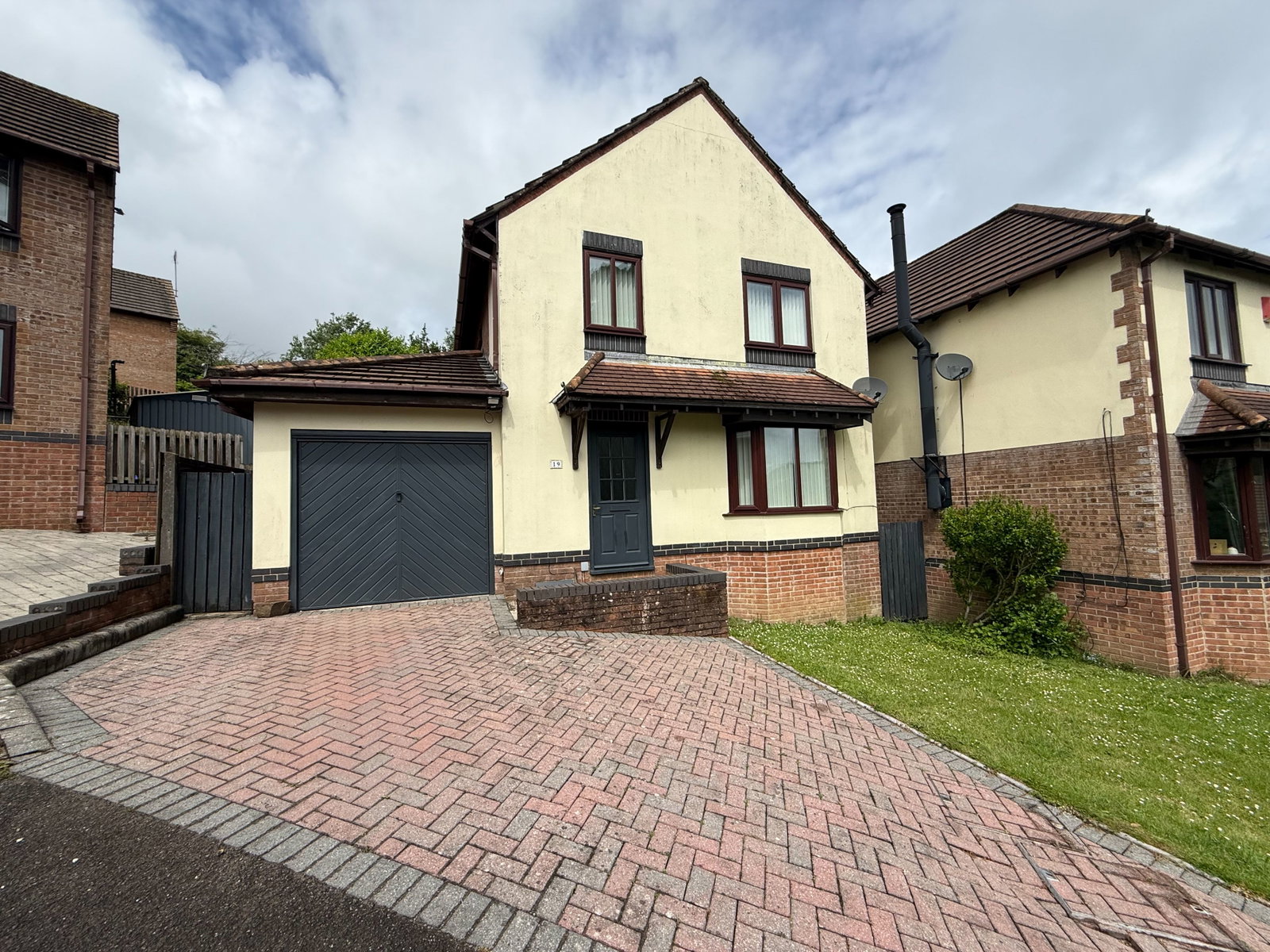 Detached House in Swansea