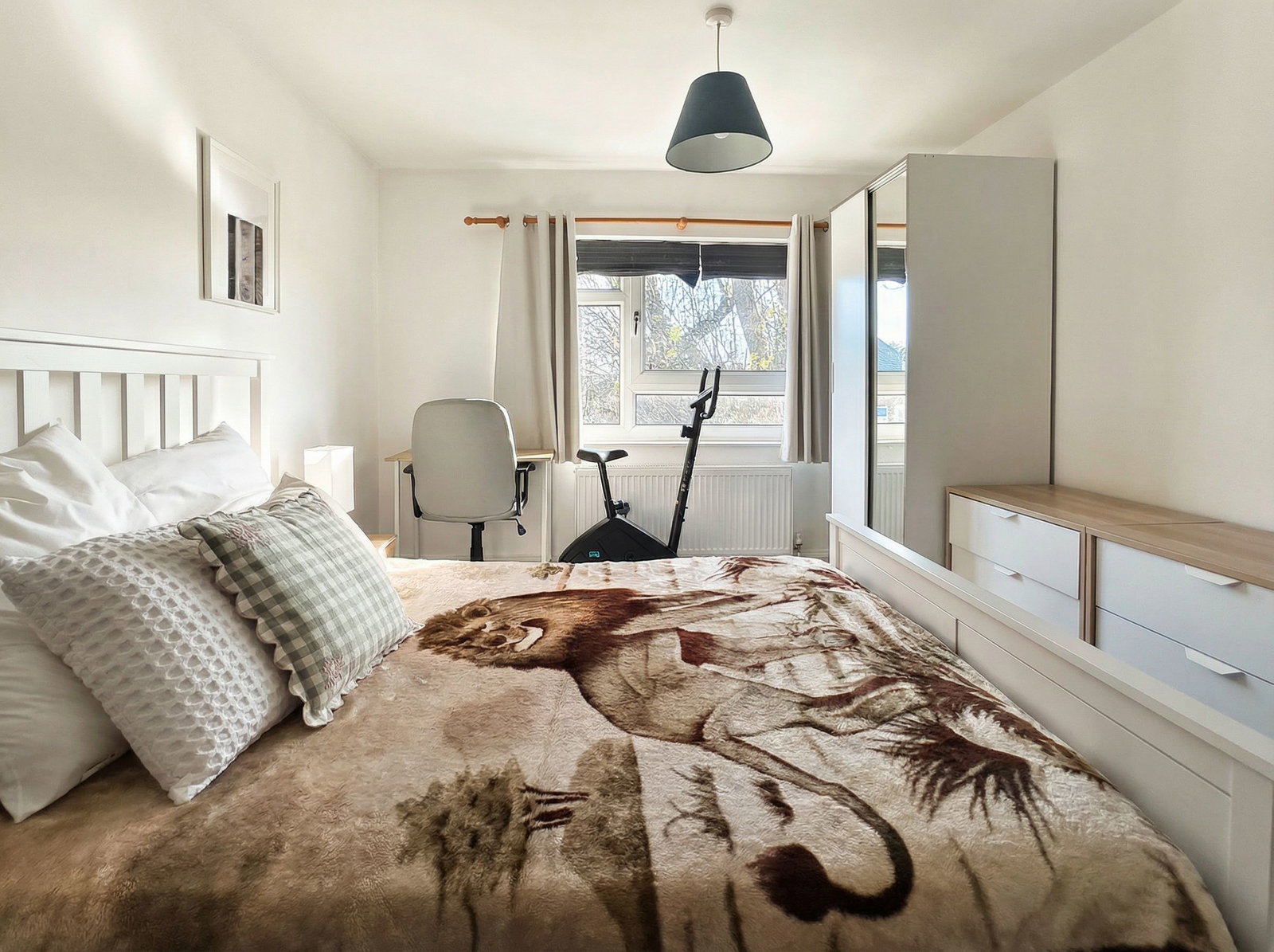 Flat in Kingston Upon Thames