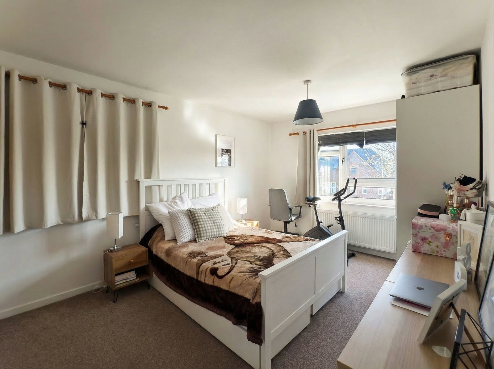 Flat in Kingston Upon Thames