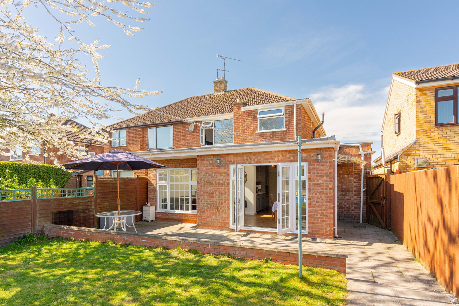 Semi Detached House in Leamington Spa