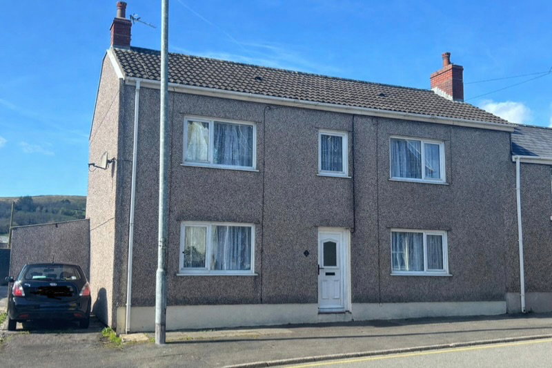End Of Terrace House in Ammanford