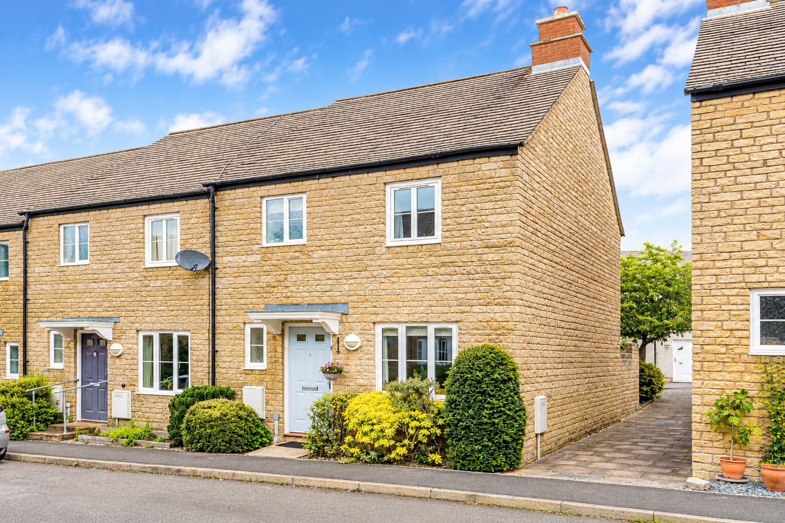 End Of Terrace House for sale in Cheltenham, Knapps Crescent, Woodmancote, Cheltenham, GL52, 945 m²