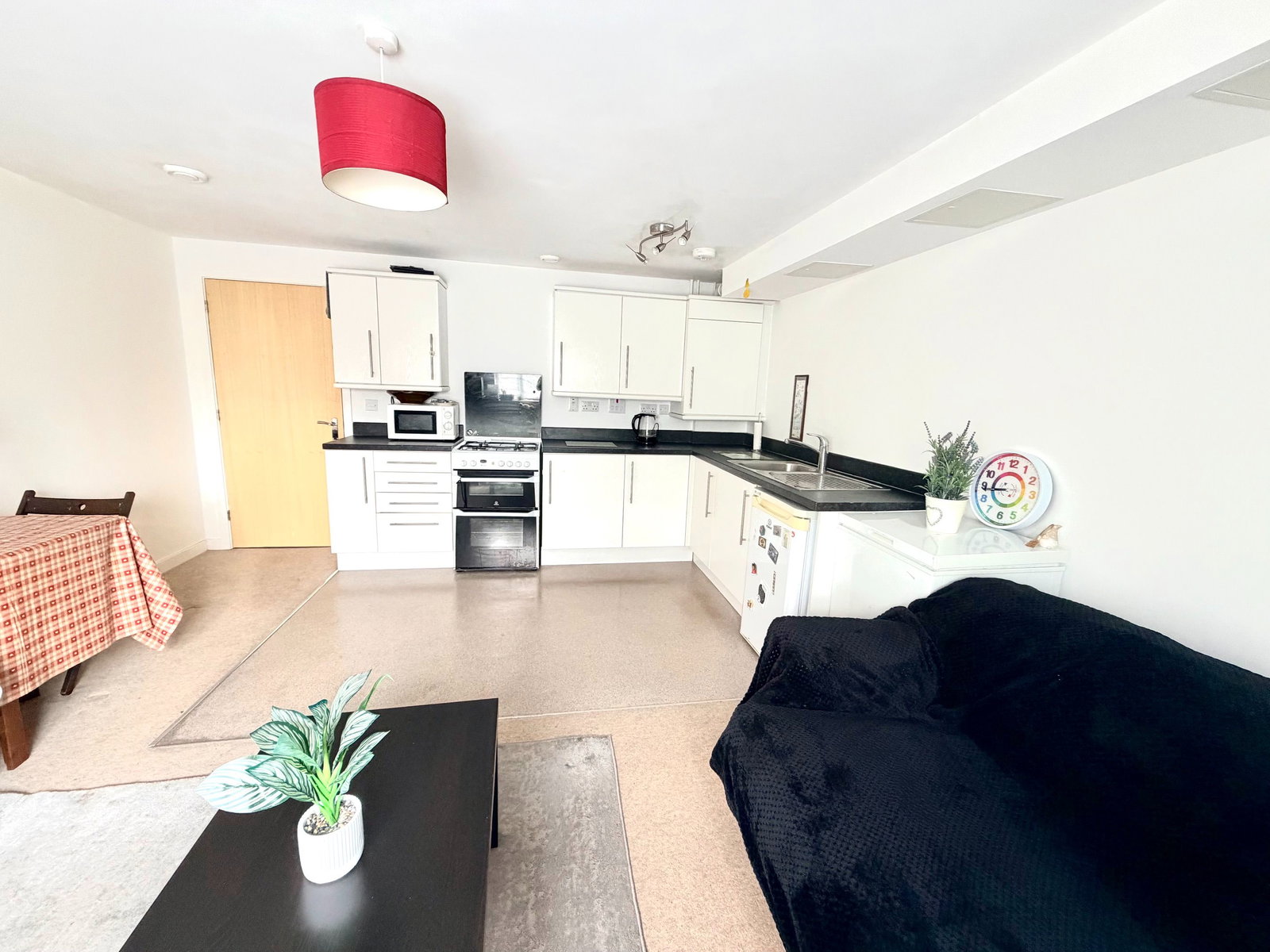Flat for sale in Milton Keynes, Princes Way, Bletchley, Milton Keynes, MK2 2FB