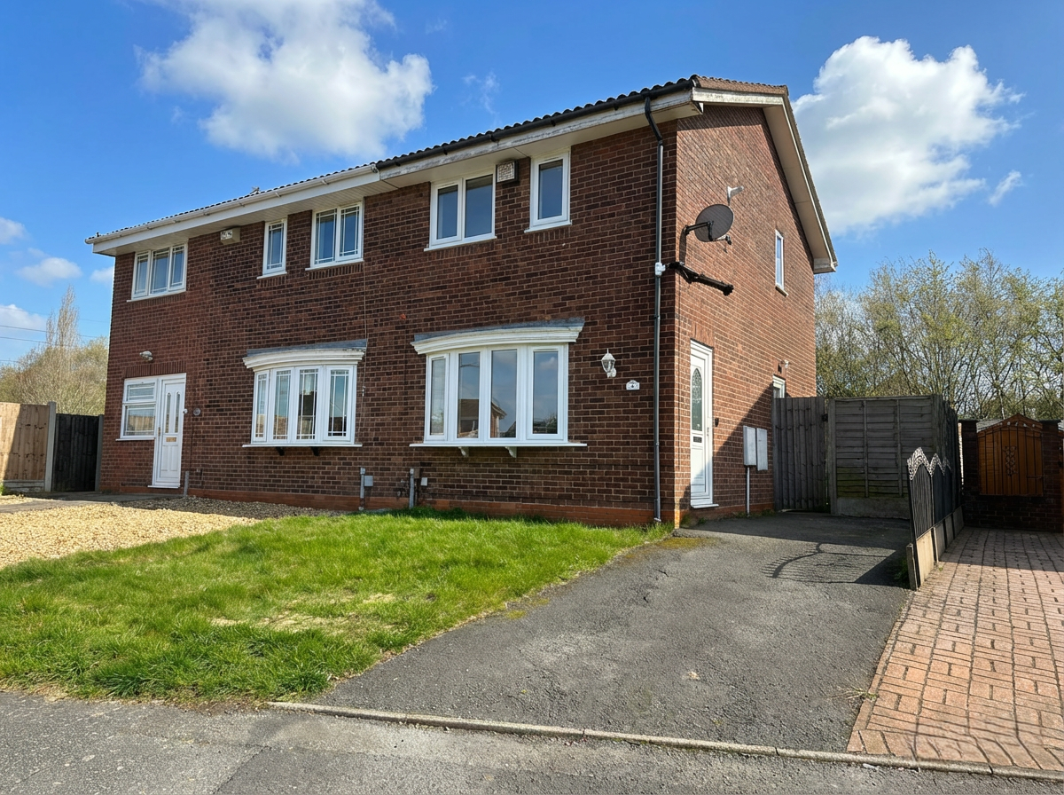 Semi Detached House in Oldbury