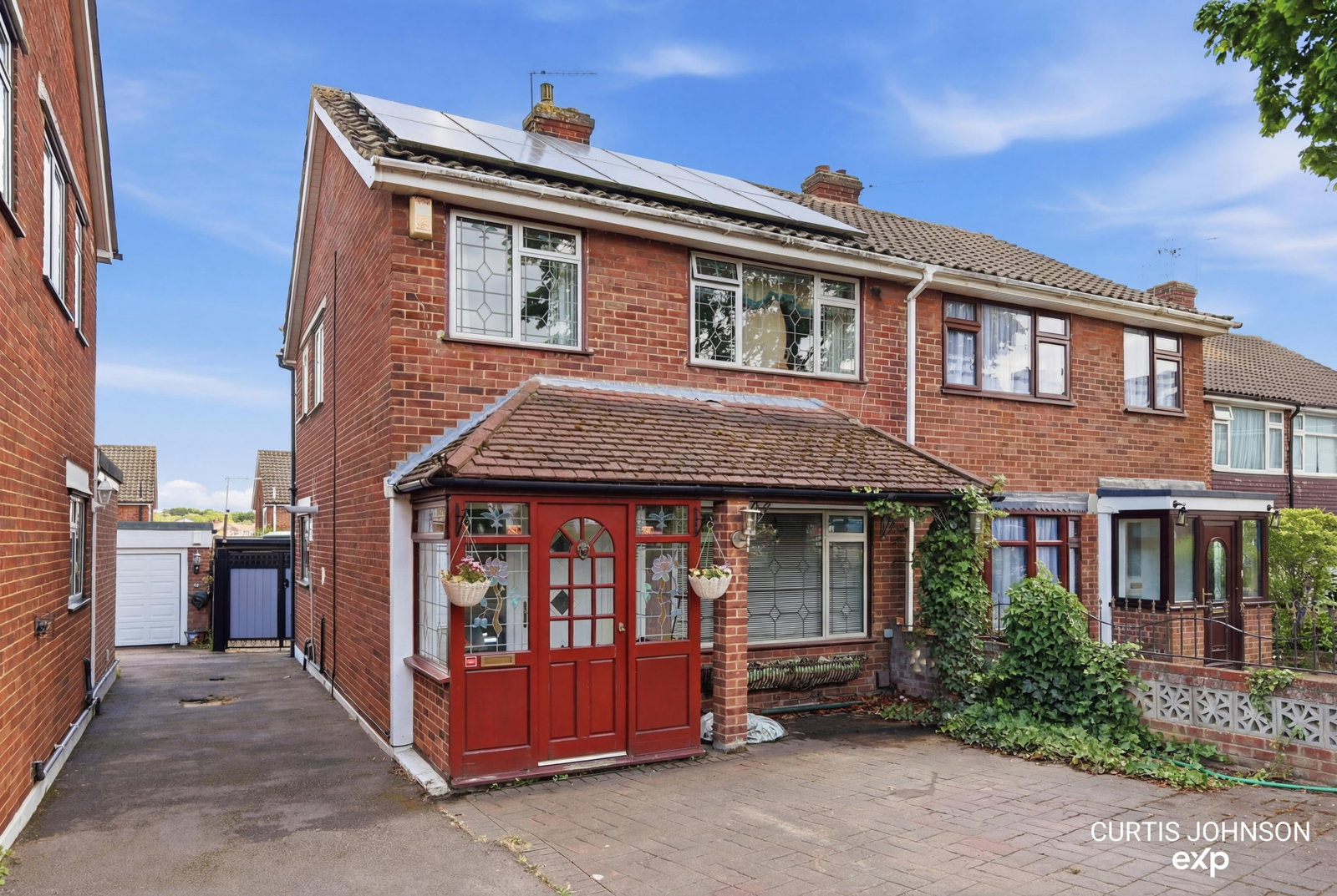 Semi Detached House in Hornchurch