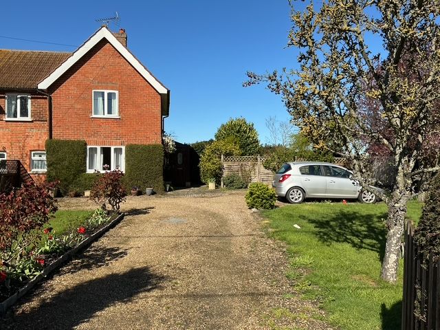 Semi Detached House in Reading