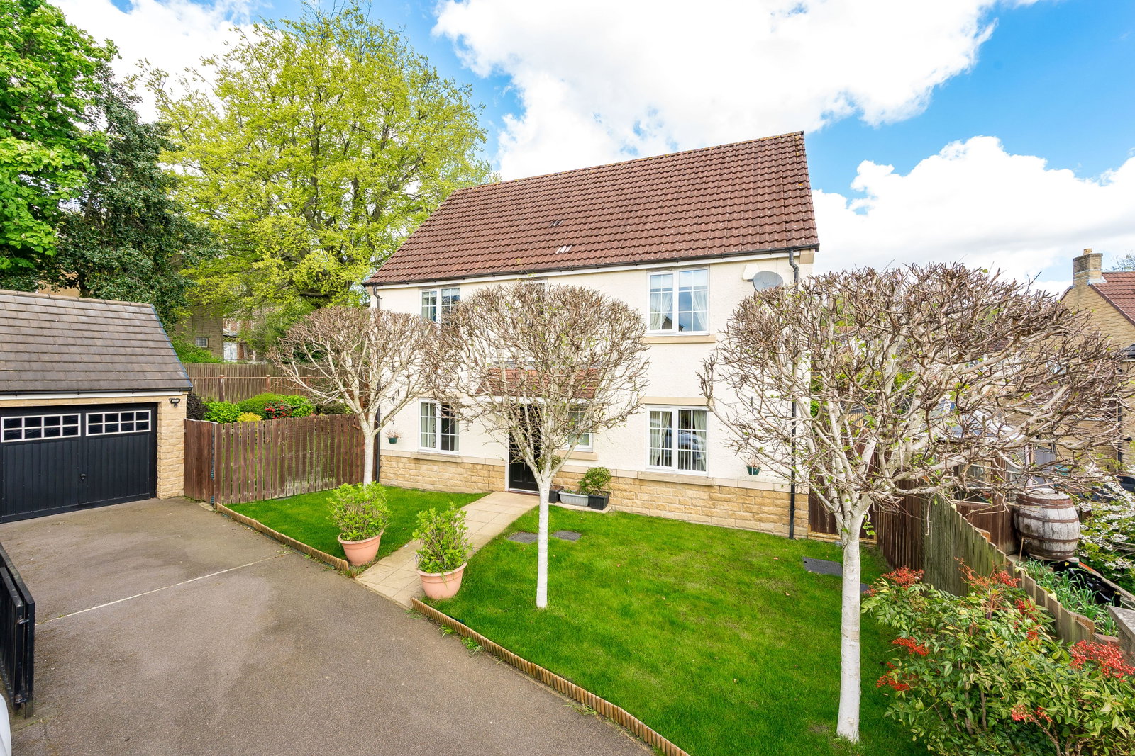 Detached House in Huddersfield