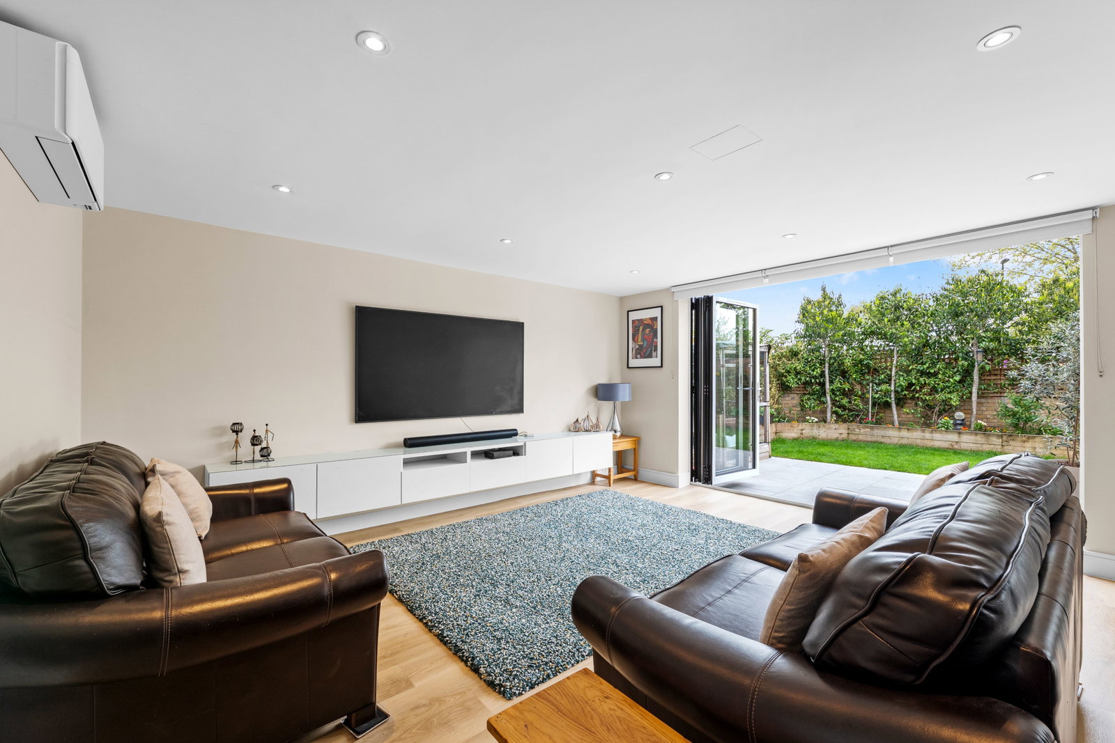 Semi Detached House in Croydon