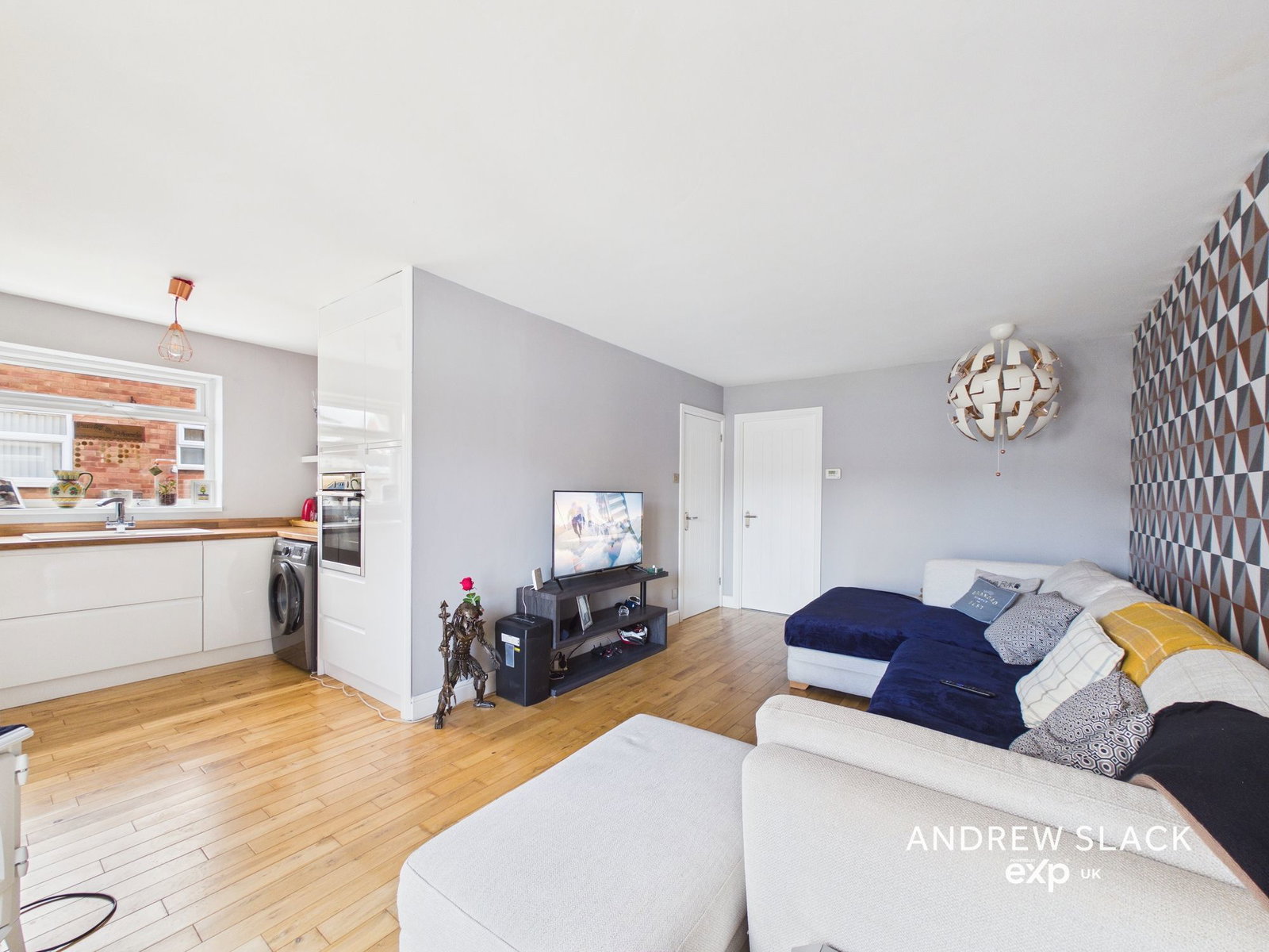 Semi Detached Bungalow in Nottingham
