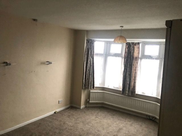 Semi Detached House for sale in Luton, Humberstone Road, Luton, LU4 9SR, 926 m²