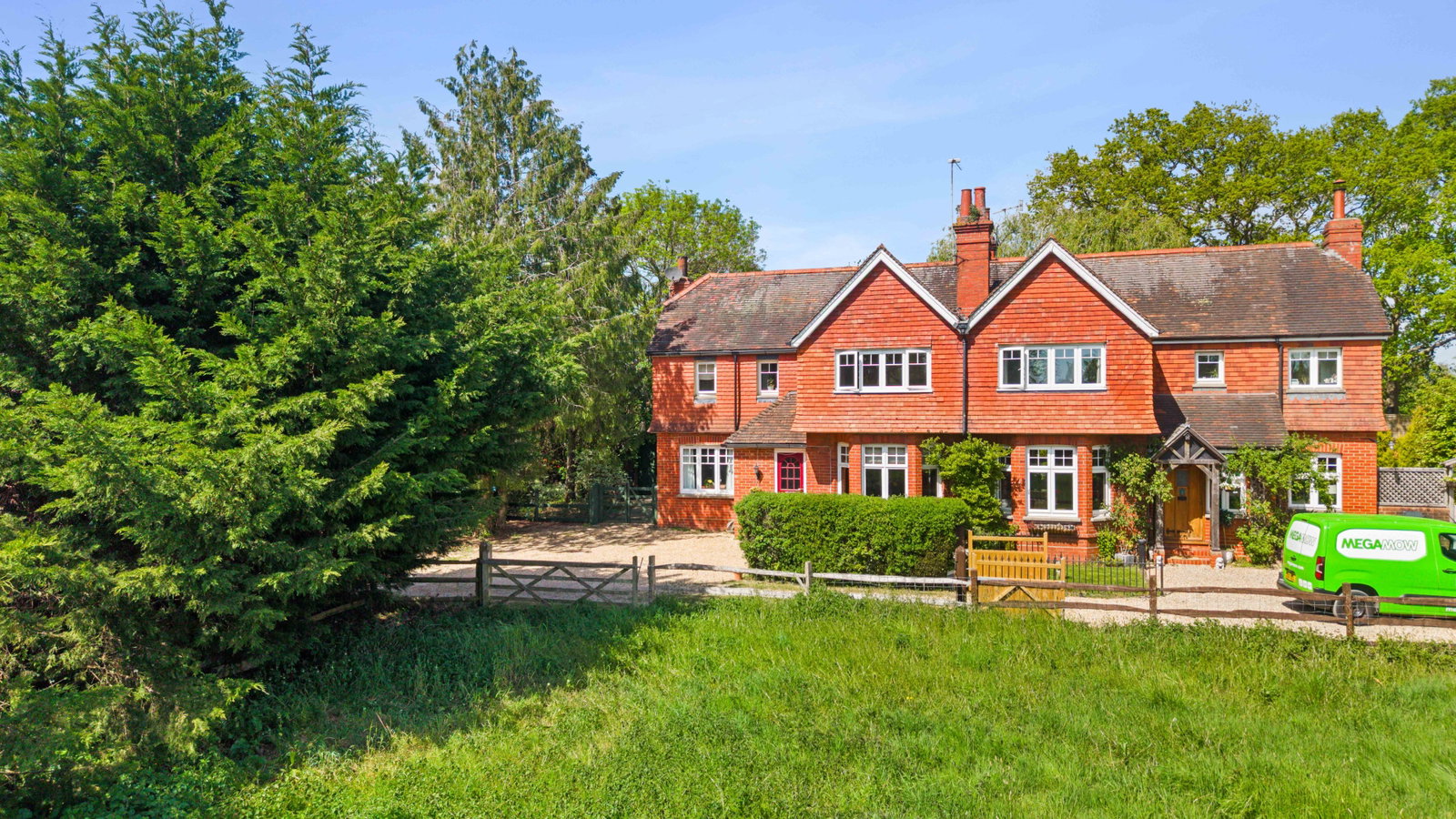 Semi Detached House in Lingfield