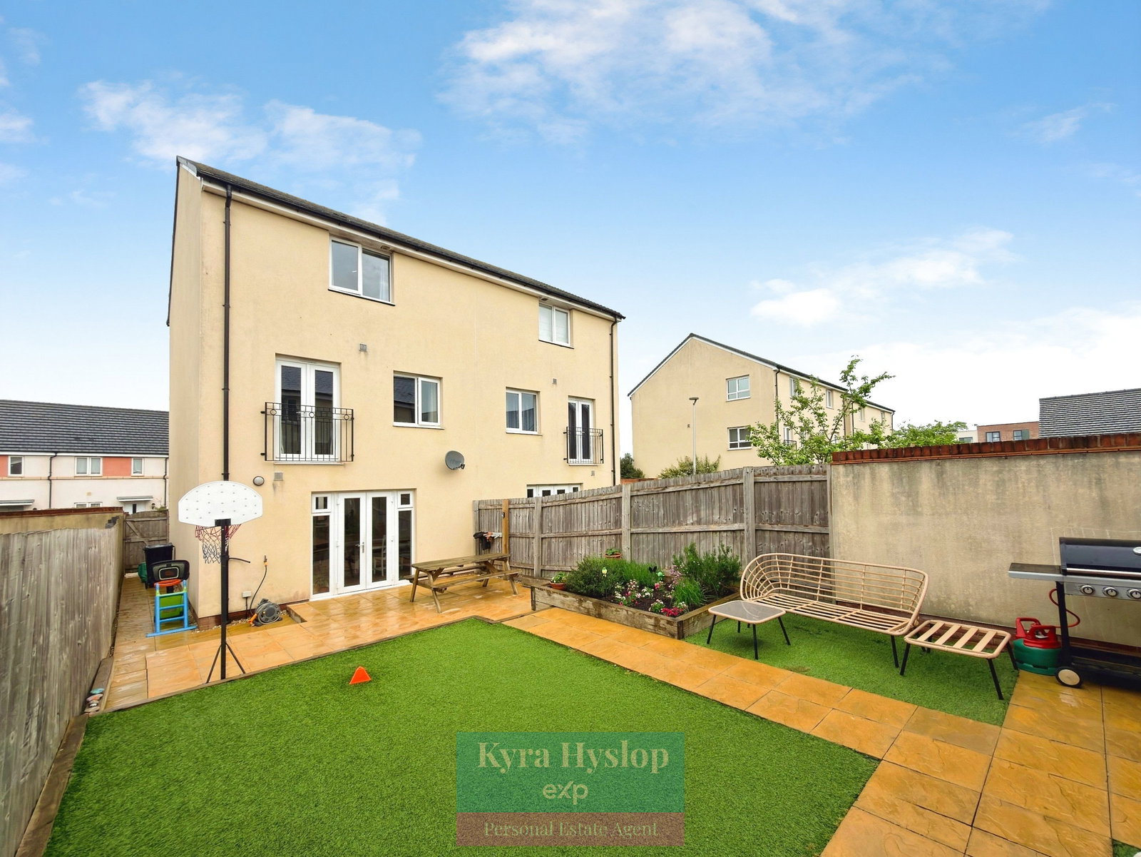 Semi Detached House in Exeter