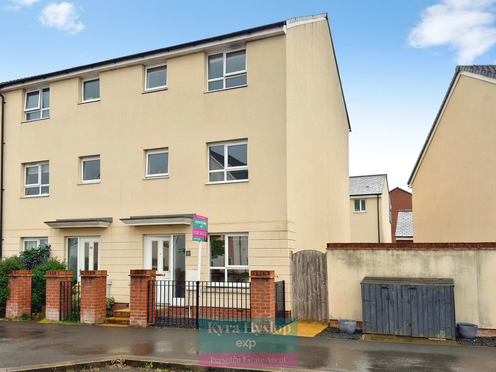 Semi Detached House in Exeter