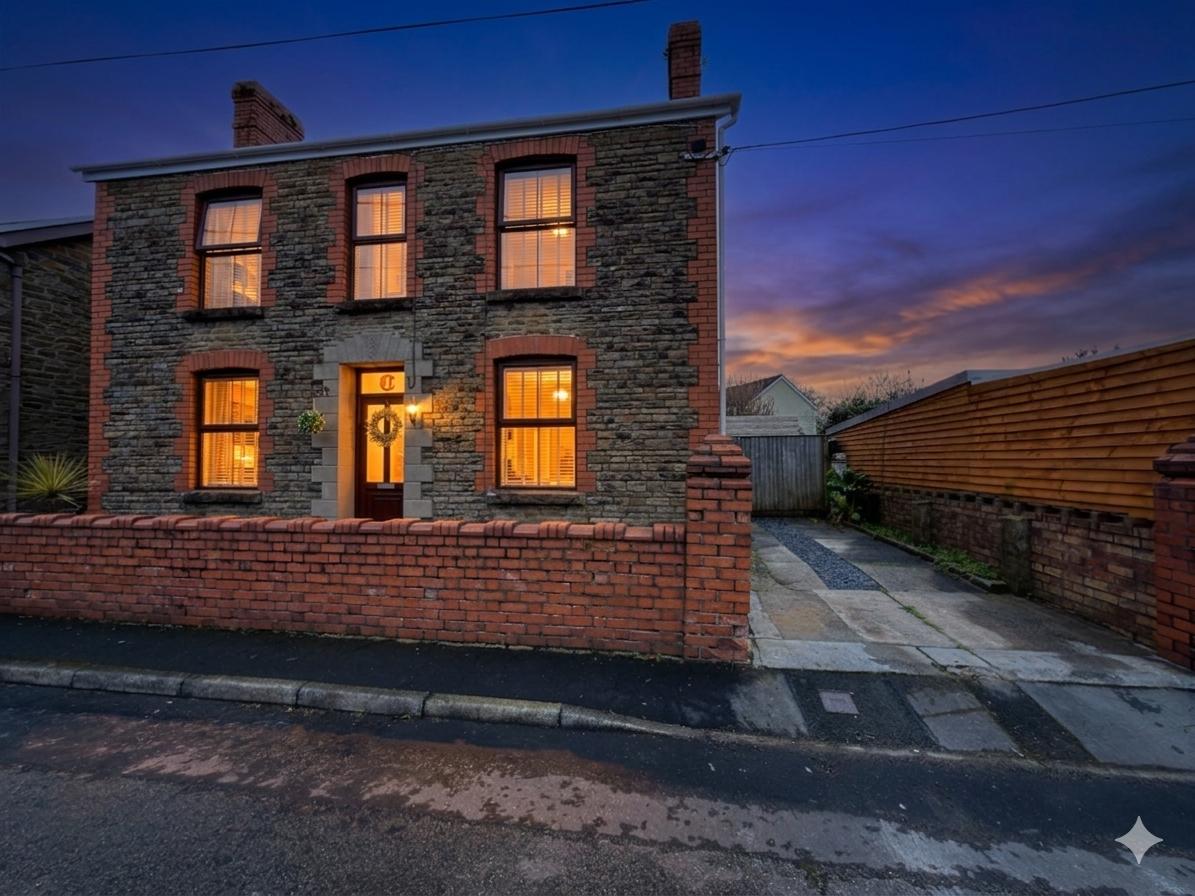 Detached House in Swansea