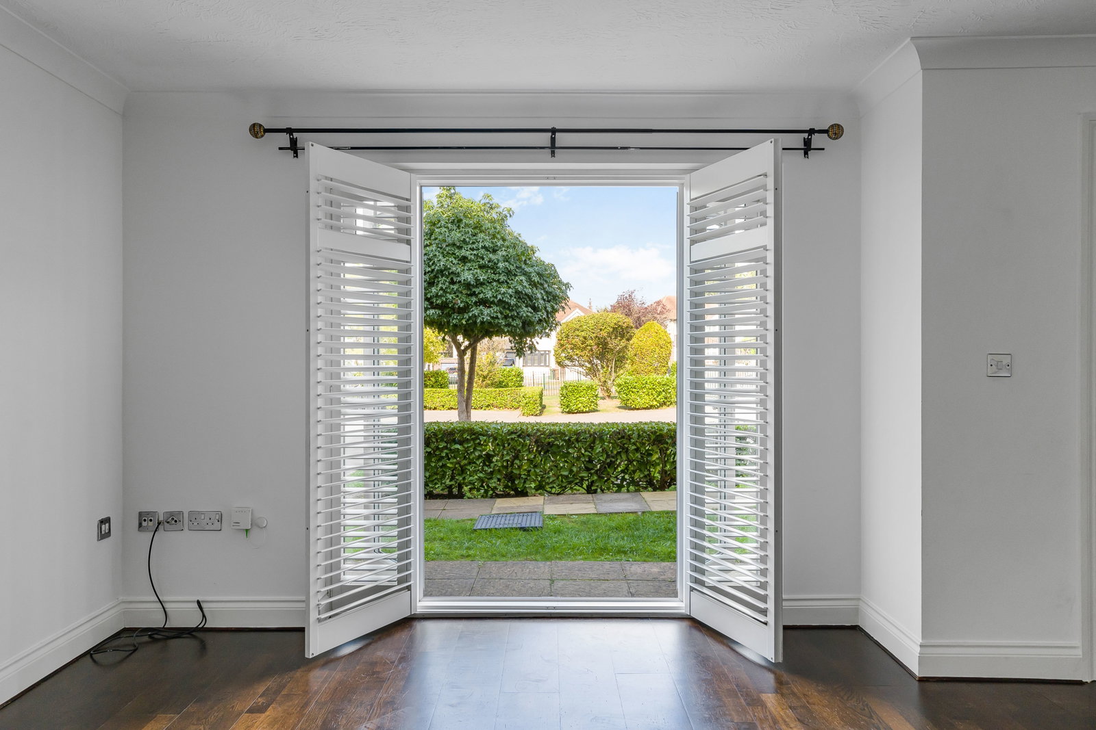 Flat for sale in Epsom, Ruxley Lane, Epsom, KT19 0JG, 678 m²