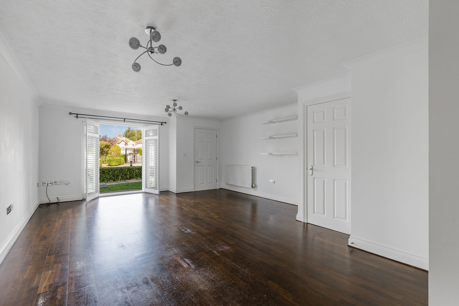 Flat for sale in Epsom, Ruxley Lane, Epsom, KT19 0JG, 678 m²