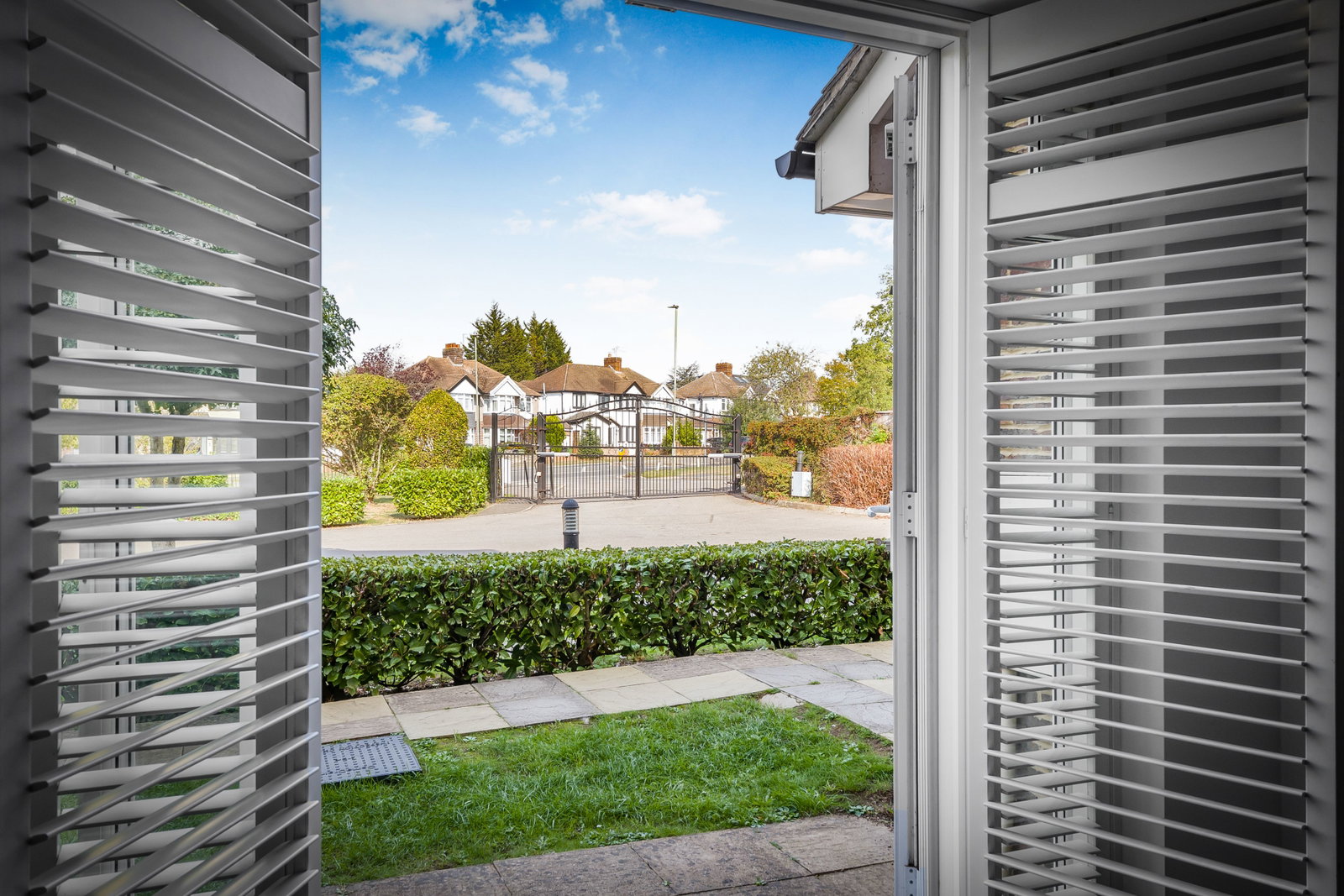 Flat for sale in Epsom, Ruxley Lane, Epsom, KT19 0JG, 678 m²