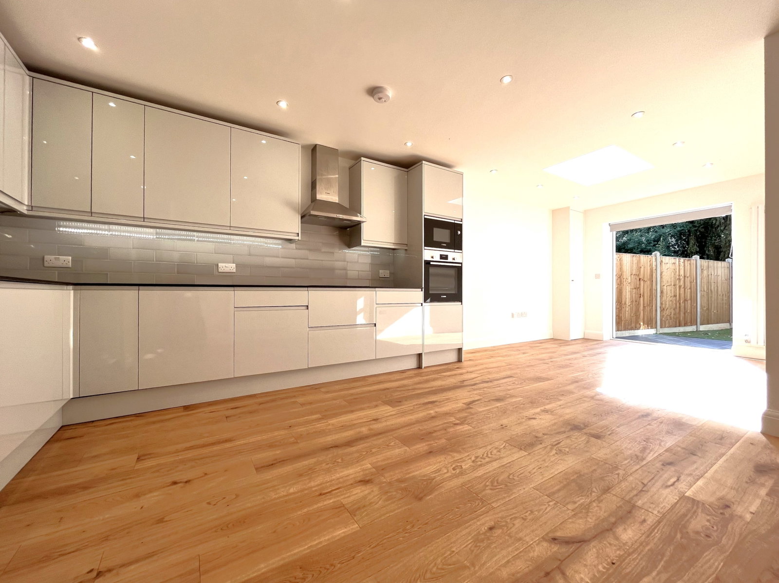 Maisonette for rent in London, 2 bed PRIVATE GARDEN with PARKING space,  Windmill Road, London, W5 4DL