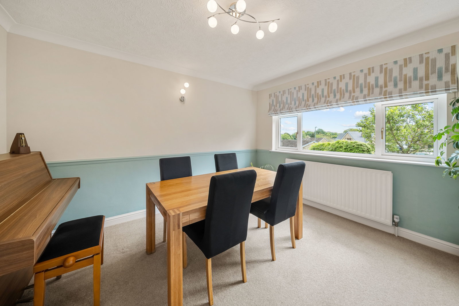 Detached House in Huddersfield