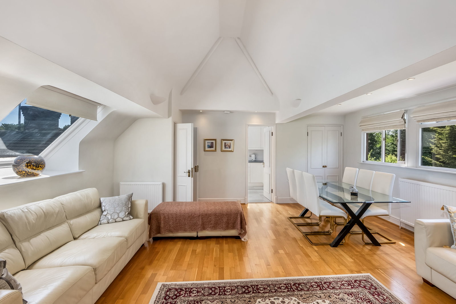 Penthouse for sale in London, Finchley Road, London, NW11 7PE, 1605 m²