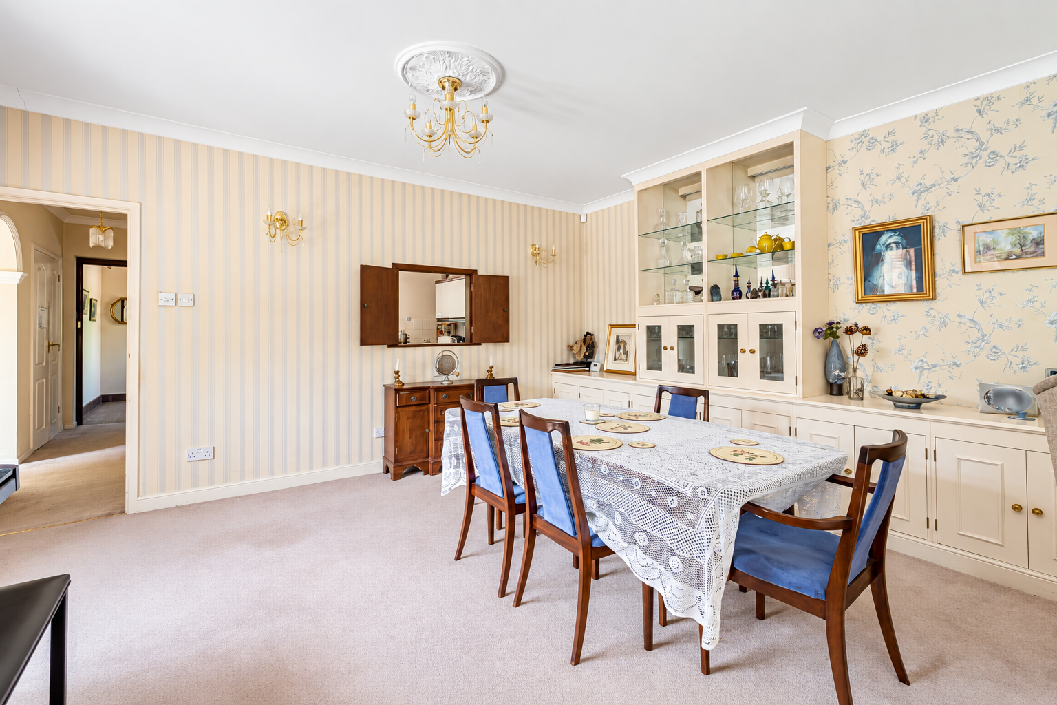 Detached House for sale in Cheltenham, Lansdown Close, Cheltenham, GL51, 2016 m²